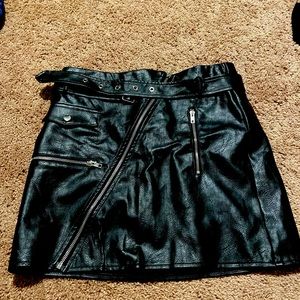Black pleather mini skirt with zippers